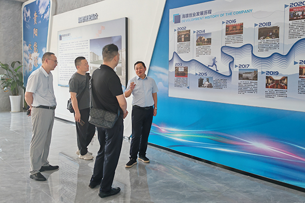 參觀展廳.jpg